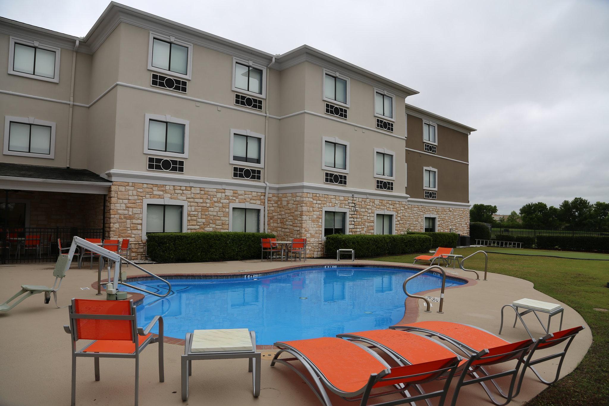 Holiday Inn Express Hotel & Suites Greenville By Ihg Exterior photo