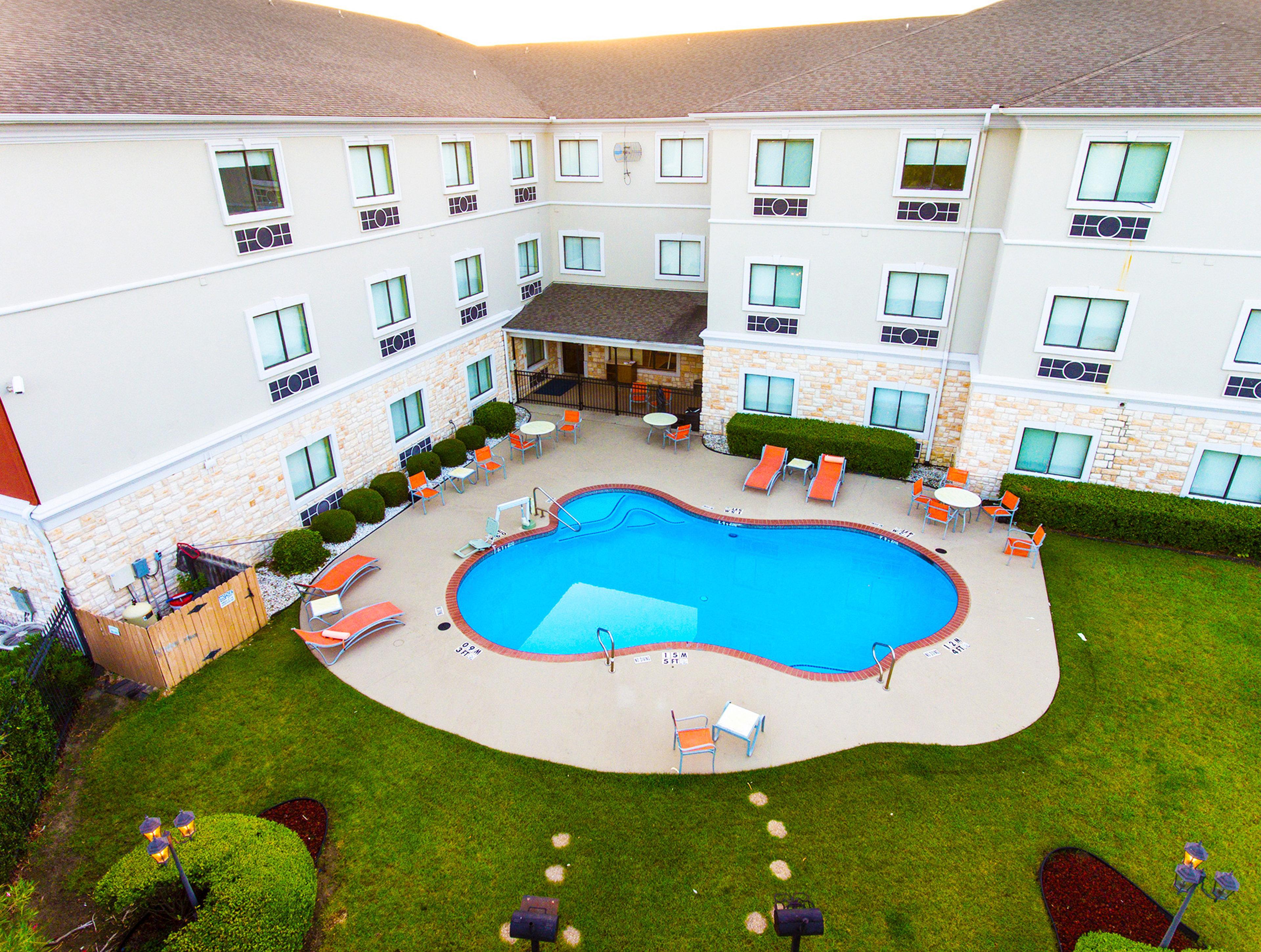Holiday Inn Express Hotel & Suites Greenville By Ihg Exterior photo