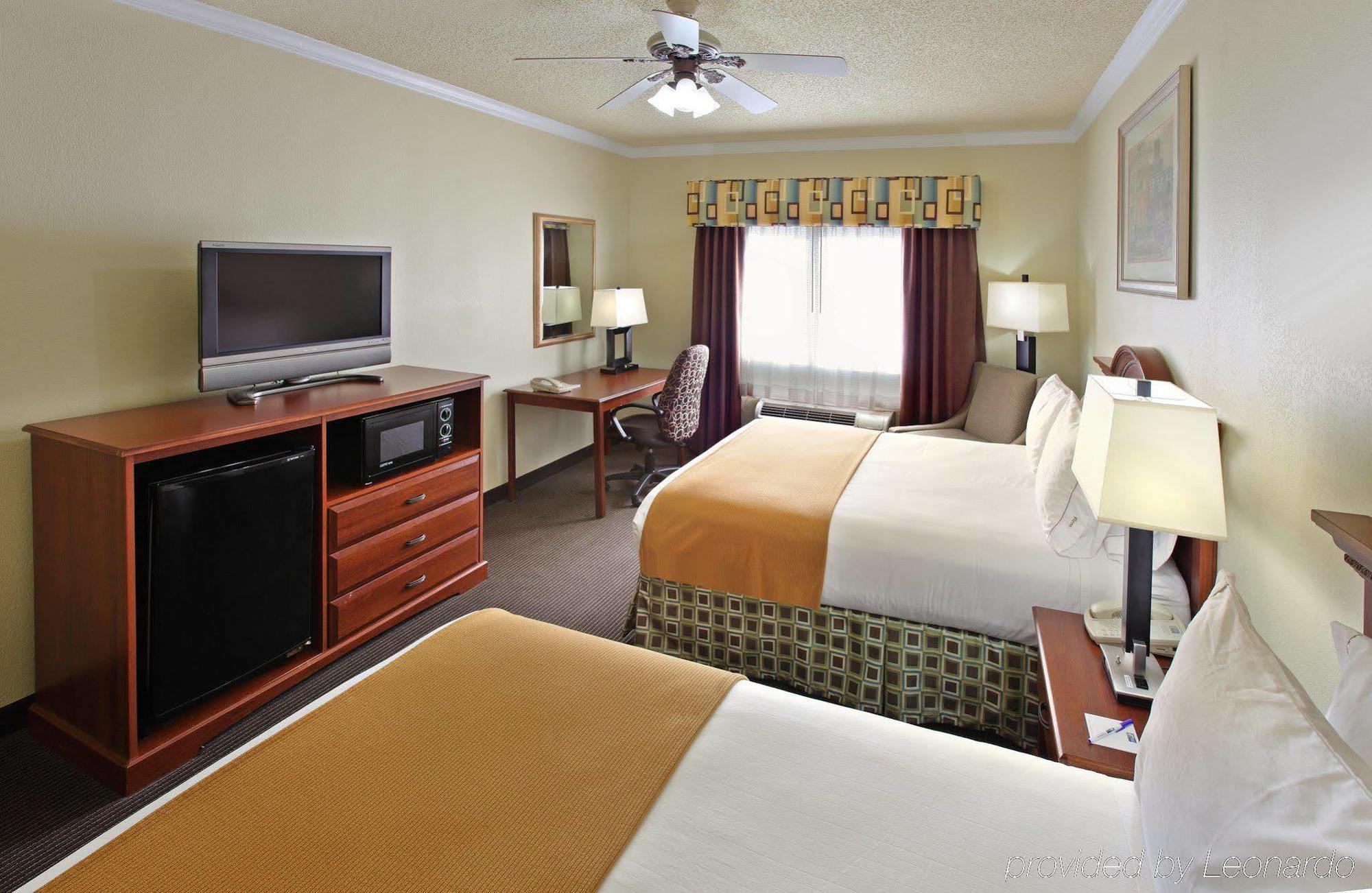 Holiday Inn Express Hotel & Suites Greenville By Ihg Room photo