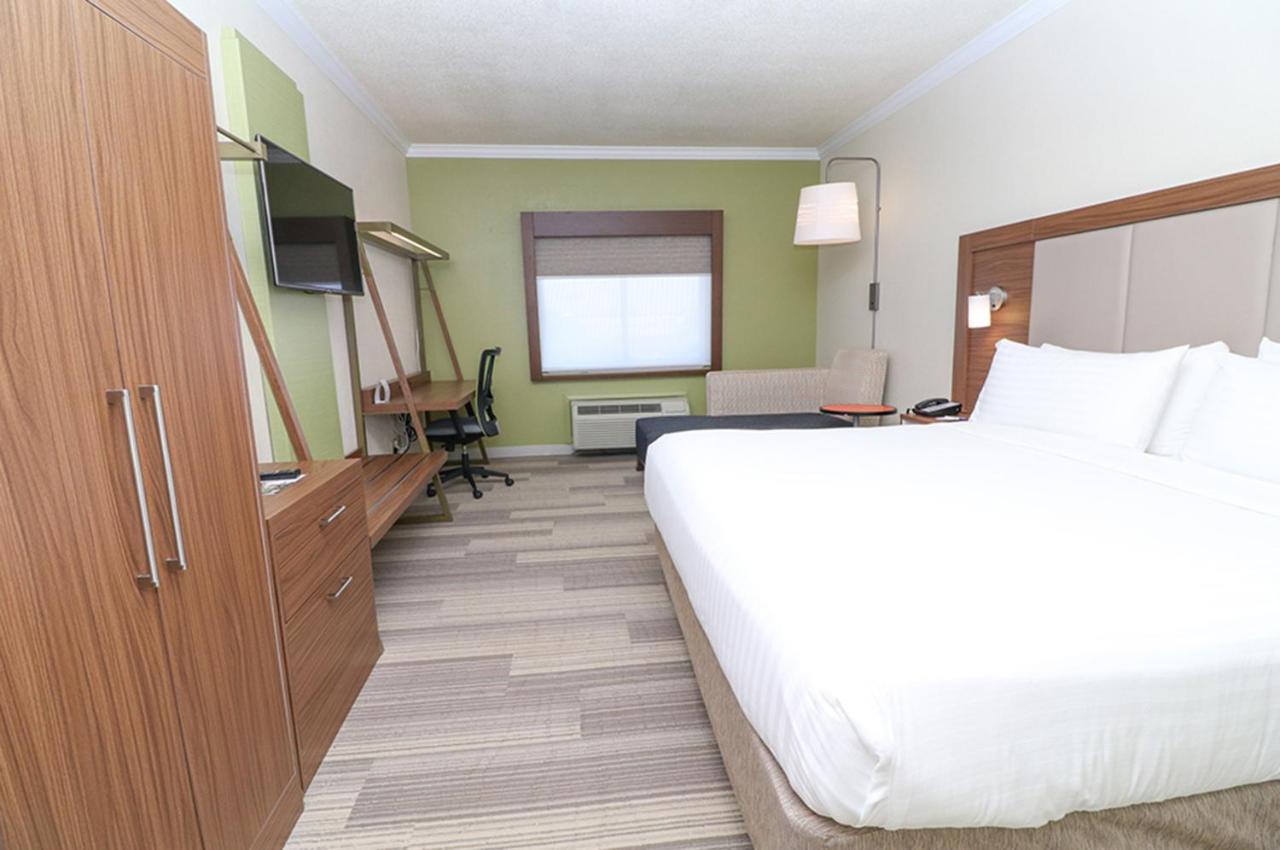 Holiday Inn Express Hotel & Suites Greenville By Ihg Exterior photo