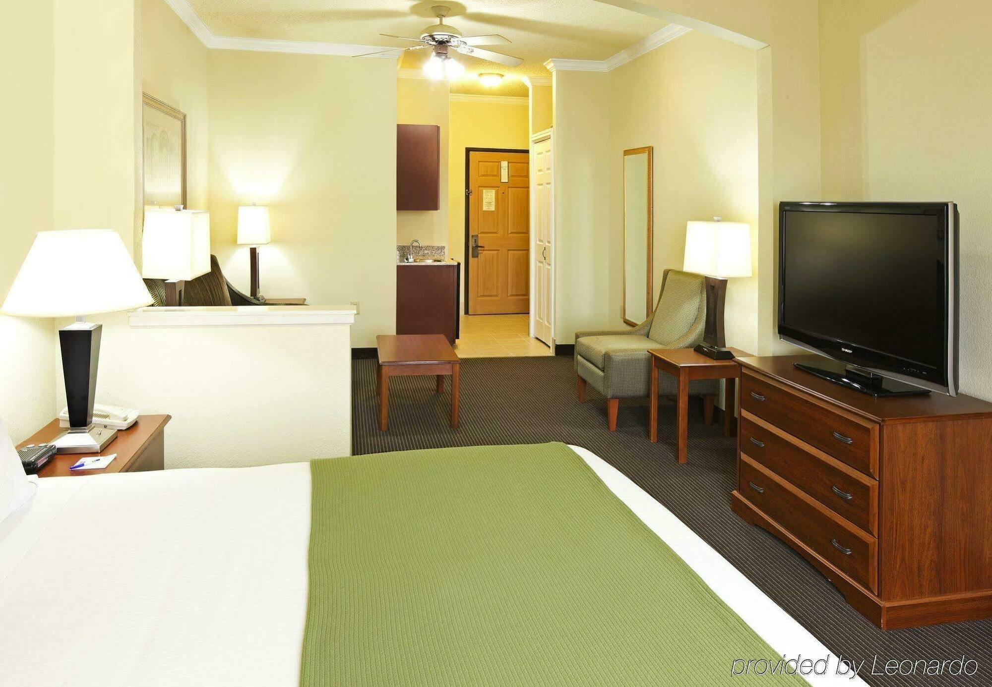 Holiday Inn Express Hotel & Suites Greenville By Ihg Exterior photo