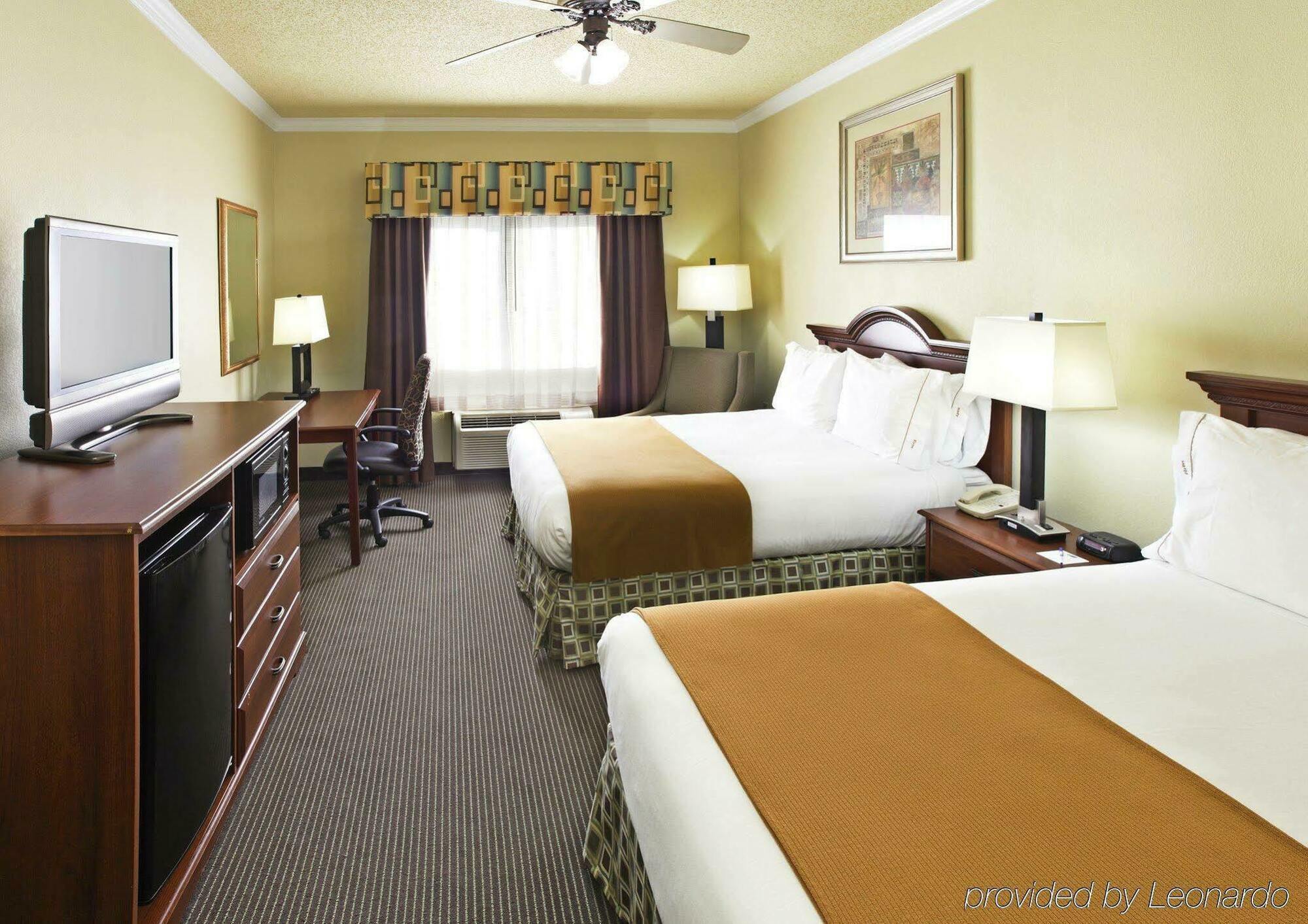 Holiday Inn Express Hotel & Suites Greenville By Ihg Exterior photo